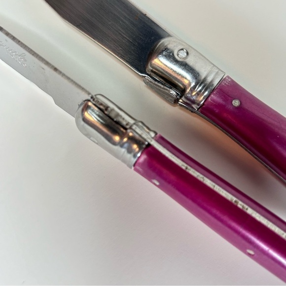 Set 2 Vtg Laguiole Steak Knives Bee Emblem  Inox France Pink Handle Read - Picture 7 of 12